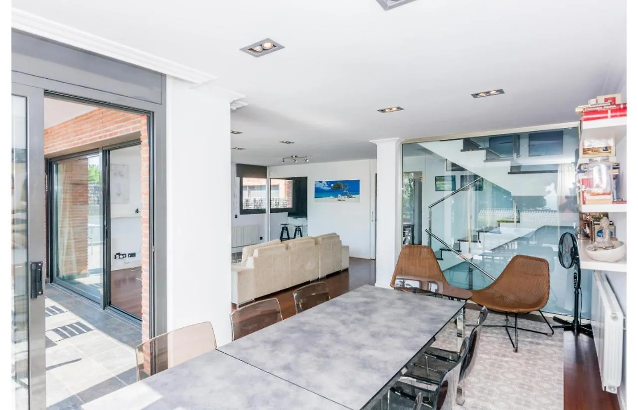 וילה קאלדס ד'אסטרק Homeholidaysrentals Adonis