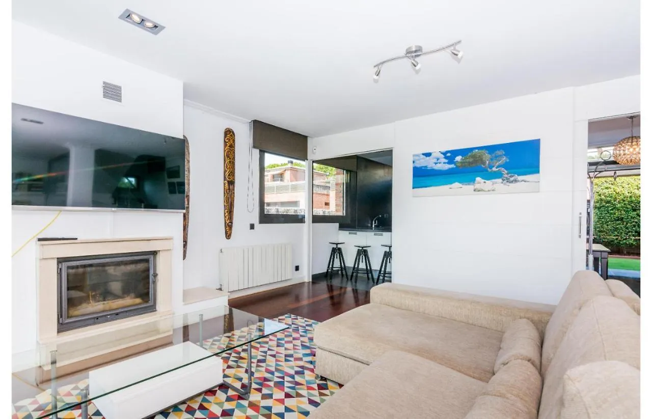 וילה קאלדס ד'אסטרק Homeholidaysrentals Adonis
